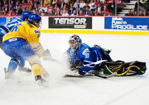 Filip Forsberg, Sverige, utmanar Sami Aittokallio,