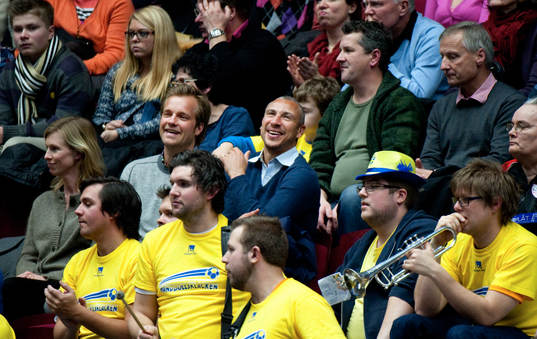 Henrik Jonson och Henrik Larsson på läktaren