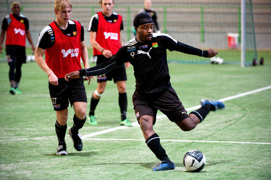 Peter Ijeh, Gais