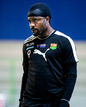 Peter Ijeh, Gais