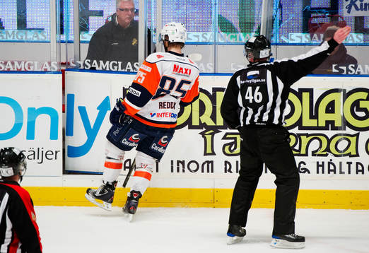 Liam Reddox, Växjö, fick matchstraff