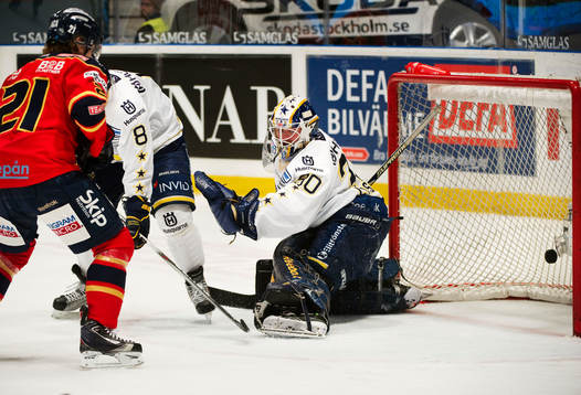 Daniel Larsson, målvakt, HV71, släpper in 1-2-målet