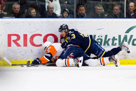 Oscar Sundh, HV71 ligger ovanpå Björn Karlsson, Växjö
