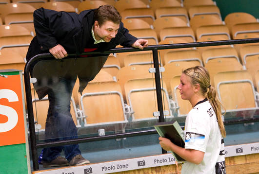 Erik Fritzon, Sävehof, pratar med Isabelle Gulldén, Viborg