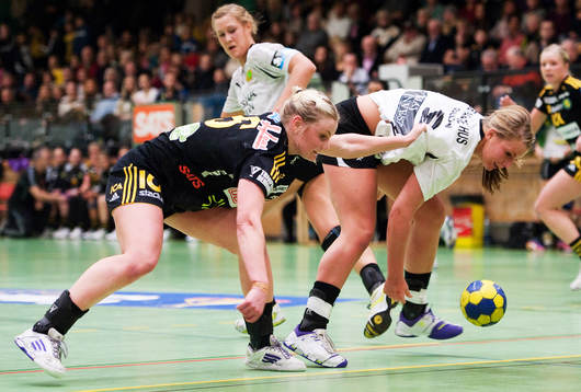 Ida Odén, Sävehof, Isabelle Gulldén, fajtas om bollen