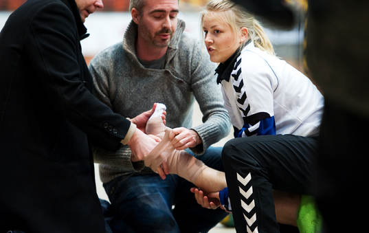 Richard Hanisch, Redbergslid, skadad. Skada, bandage