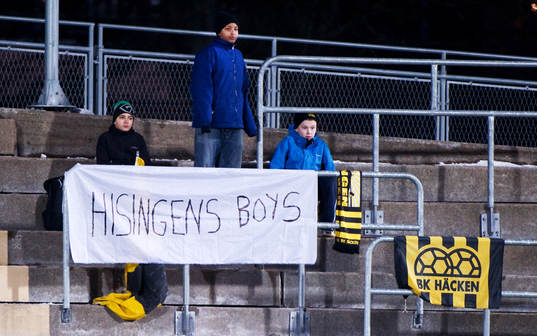 Häcken, unga supportrar på läktaren. Supporter