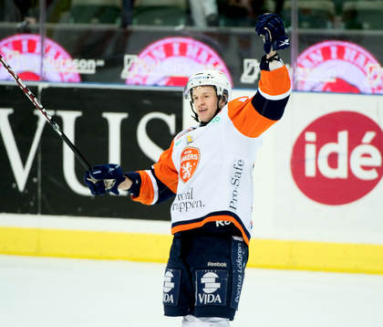 Ilkka Heikkinen, Växjö, gör 1-2, jubel