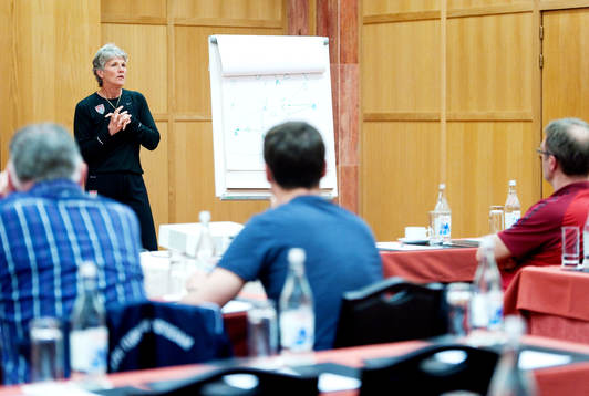 Pia Sundhage, förbundskapten, USA, håller föredrag för