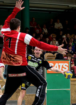 Victor Fridén, Sävehof. Stephen Nielsen, målvakt Malmö
