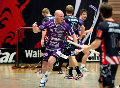 Henrik Olofsson, Warberg, gör 1-0, jubel
