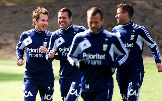 Tobias Hysén, pratar med Stefan Selakovic, och Pontus