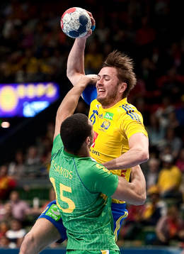 Jonas Larholm, Sverige stoppas i anfallet av Thiagus