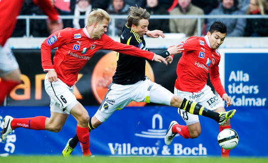 Viktor Lundberg, AIK mot Paulus Arajuuri och Emin Nouri,