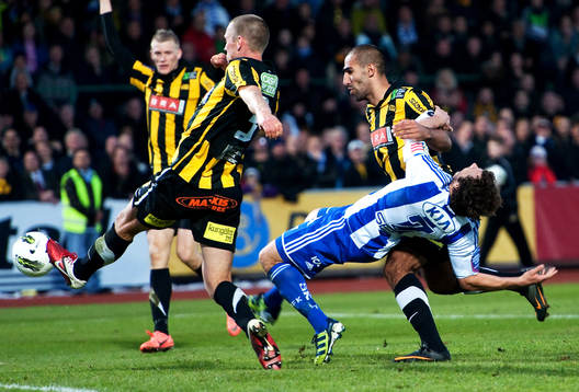 Mohammed Ali Khan, Häcken drar omkull Tobias Hysén, IFK