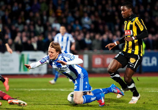 Joel Allansson, IFK Göteborg, försöker sig på en