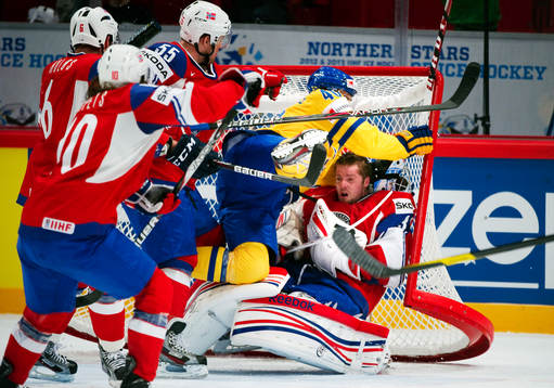 Henrik Zetterberg, Sverige, kraschar in i Lars Haugen,