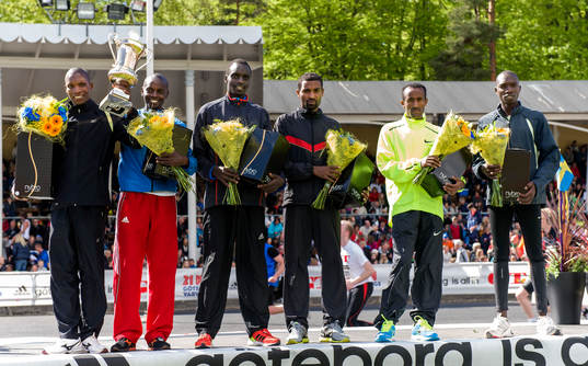 Från vänster, Victor Kipchirchir, Kenya, vinnare, Milton