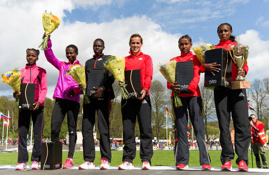Från höger, Hilda Kibet, Holland, vinnare, Tadelech