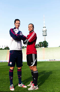 Lotta Schelin, Olympique Lyonnais (Lyon), Sara Thunebro,