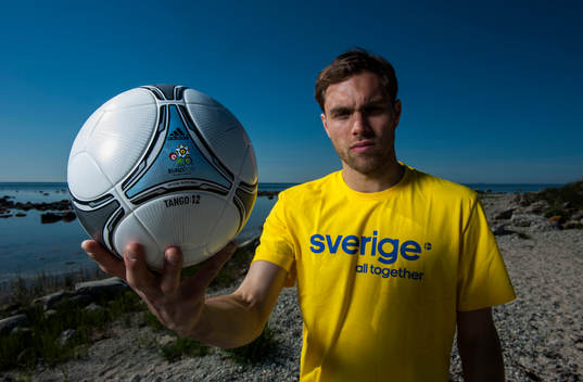 Johan Elmander i Adidaskläder