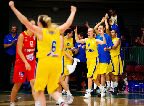 Frida Aili, Sverige, jublar när det står klart att