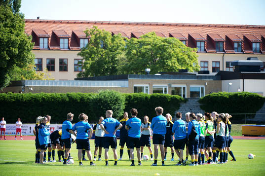 Laget har samling innan träningen