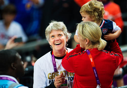 Pia Sundhage, tränare, USA, visar glädje