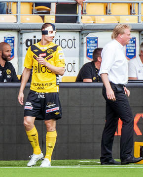 Jon Jönsson, Elfsborg, med mask för ansiktet