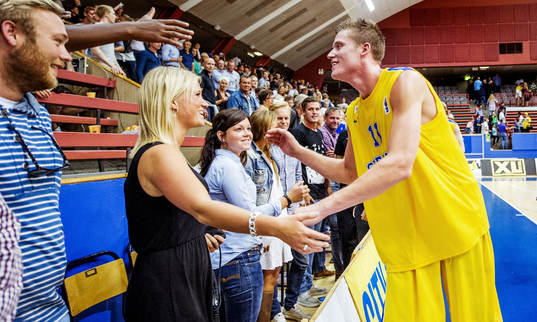 Jonas Jerebko, Sverige, tackar publiken
