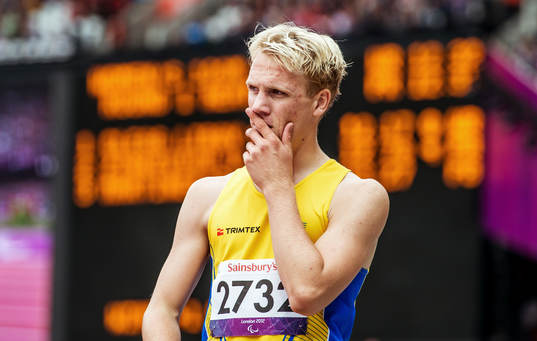Tobias Jonsson, längdhopp, Sverige, ser fundersam ut