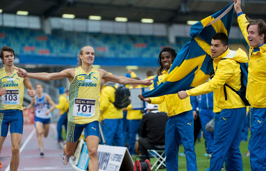 johan Svensson vinner 800 meter, jubel