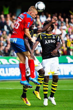 Peter Larsson, Helsingborg, vinner en nickduell mot Kwame
