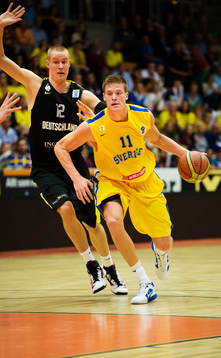 Jonas Jerebko, Sverige, för bollen framåt