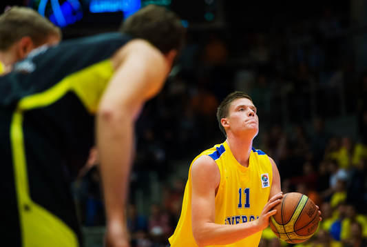 Jonas Jerebko, Sverige, skjuter ett straffkast
