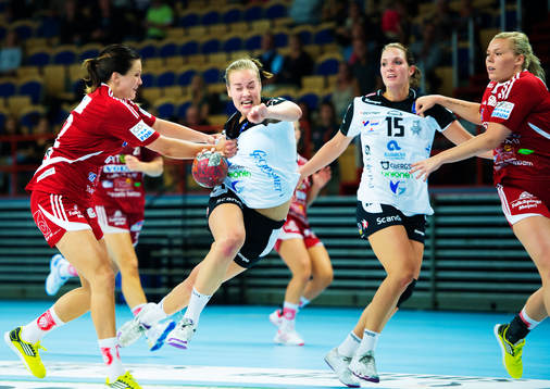 Lina Karlsson, Västerås, anfaller