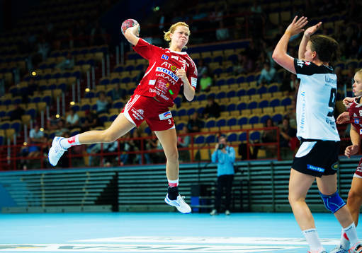 Mikaela Johansson, Skövde, skjuter