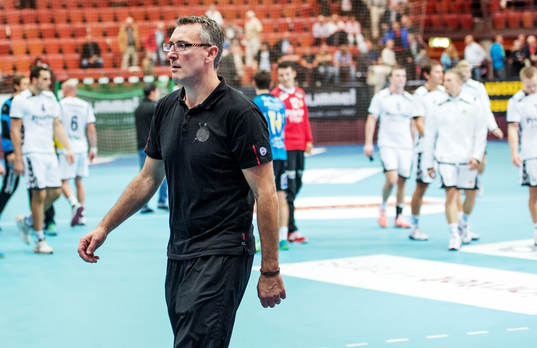 Jerry Hallbäck, tränare, Aranäs, lämnar hallen