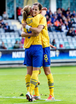 Kosovare Asllani, Lotta Schelin, Sverige, jubel