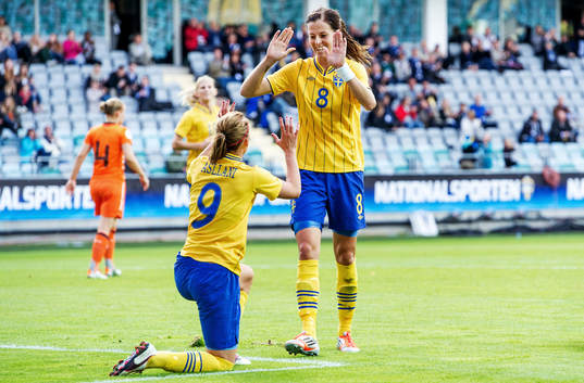 Kosovare Asllani, Lotta Schelin, Sverige, jubel