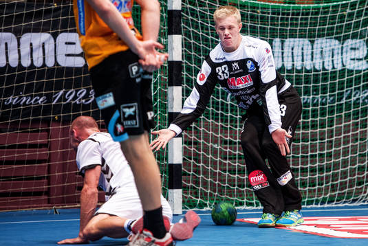 Henrik Nordlander, målvakt, Kristianstad, försöker