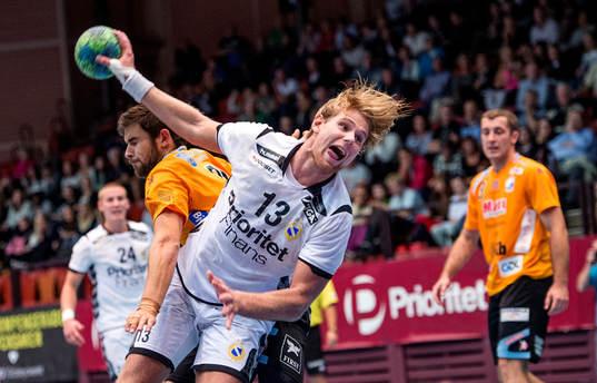 Oskar Ysander, Redbergslid, hoppar in i målområdet för