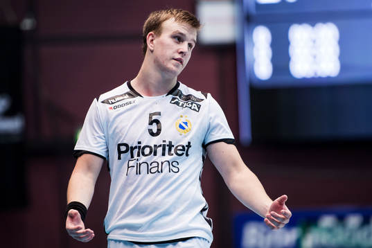 Pontus Zetterman, Redbergslid, slår ut med händerna och