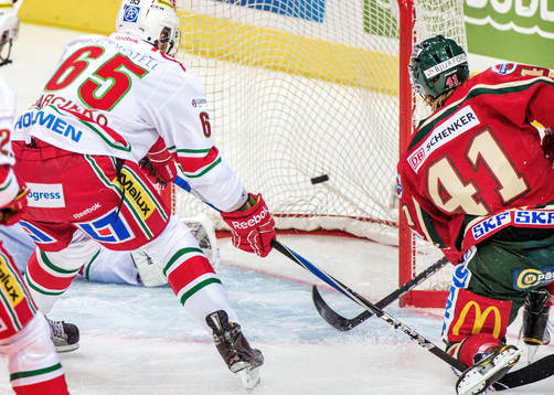 Frölunda gör 1-0 genom Mathis Olimb