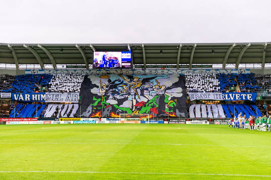 IFK Göteborgs supportrar har ett gigantiskt tifo vid lineup