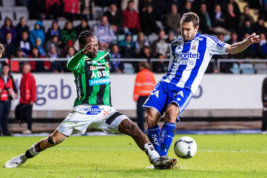 Richard Ntomba Ekunde, GAIS, går in och bryter et