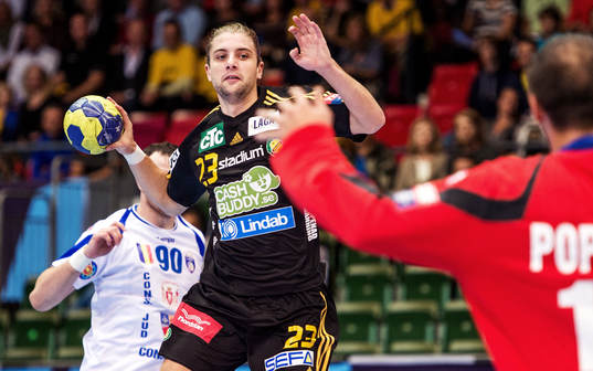 Viktor Ottosson, Sävehof, hoppar för att skjuta