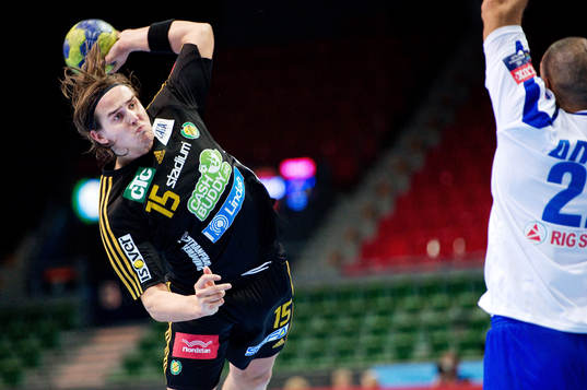 Kent Robin Tönnesen, Sävehof, hoppar upp och laddar för