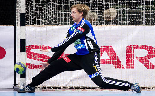 Thomas Forsberg, målvakt, Sävehof, räddar ett skott