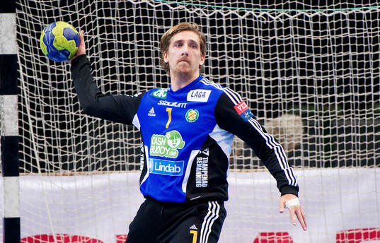 Thomas Forsberg, målvakt, Sävehof, kastar ut bollen